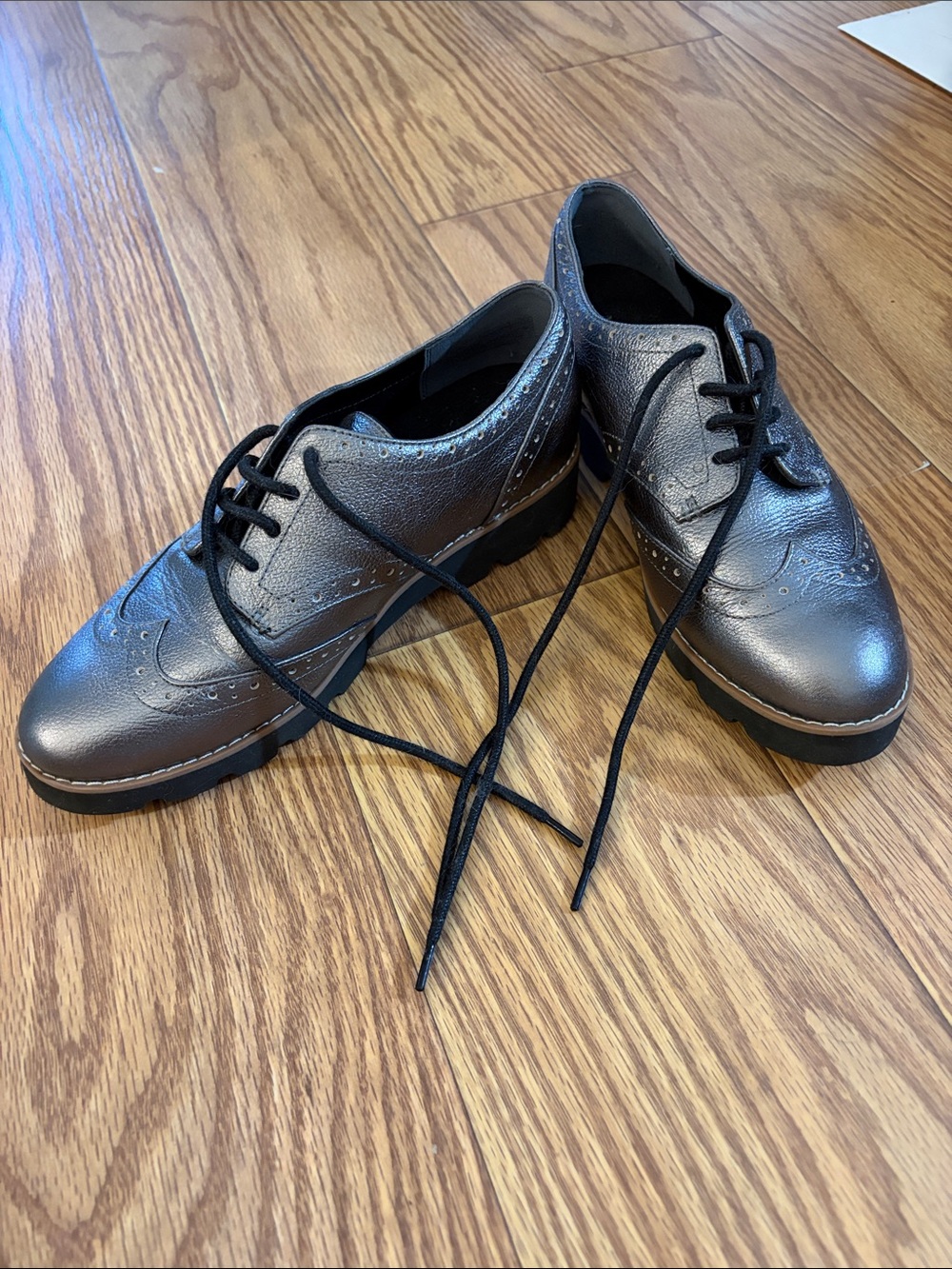 Vionic Women’s Alfina Oxford Classic Wingtip Pewter Silver